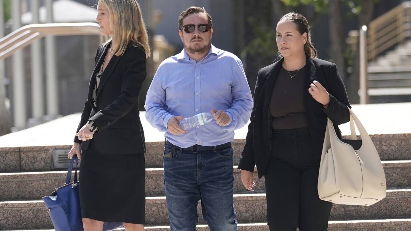Федерален съдия нареди мъж от Флорида да бъде задържан без гаранция за изчезването на отчуждената му съпруга в Испания