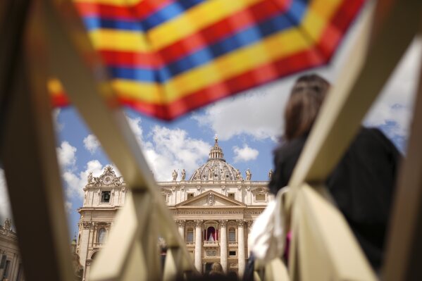 Faithful gather at St. Peter's square during the conclave to elect a new Pope, at the Vatican, Thursday, May 8, 2025 (AP Photo/Francisco Seco)