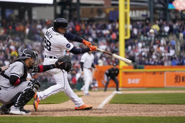 Detroit Tigers fan catches 5 foul balls in 8 innings