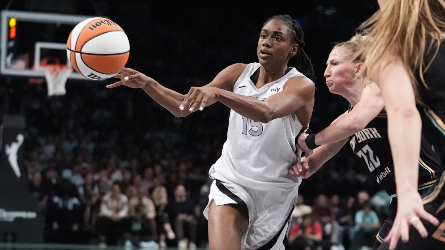 Tiffany Hayes Named 2024 WNBA Sixth Player