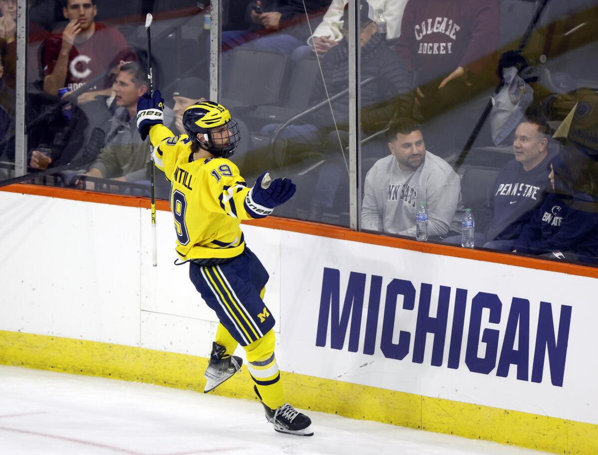 Michigan freshman Adam Fantilli named Hobey Baker winner AP News