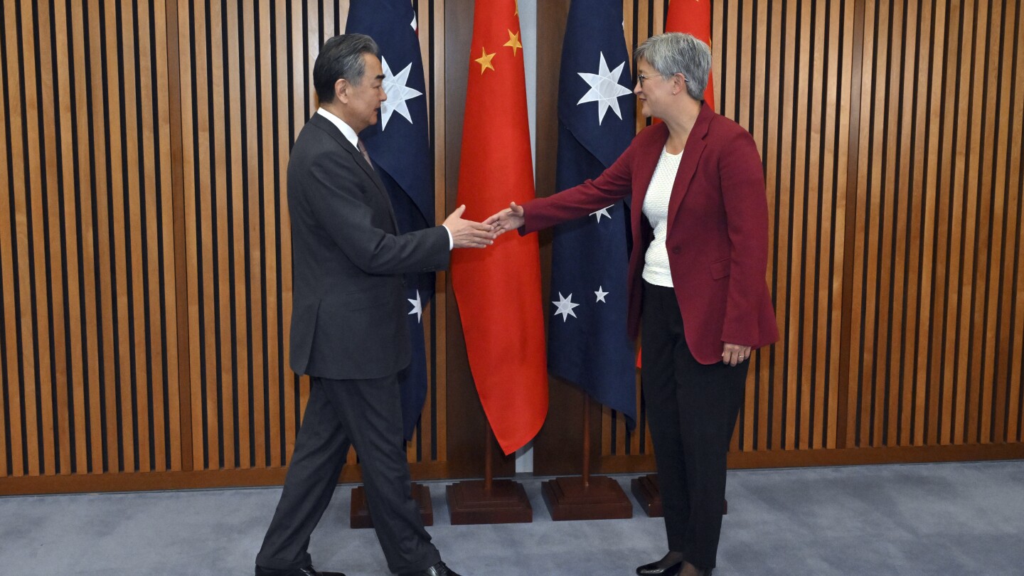 Австралия получава най-високопоставеното посещение на китайско ръководство от 2017 г. насам, докато отношенията се стоплят още повече