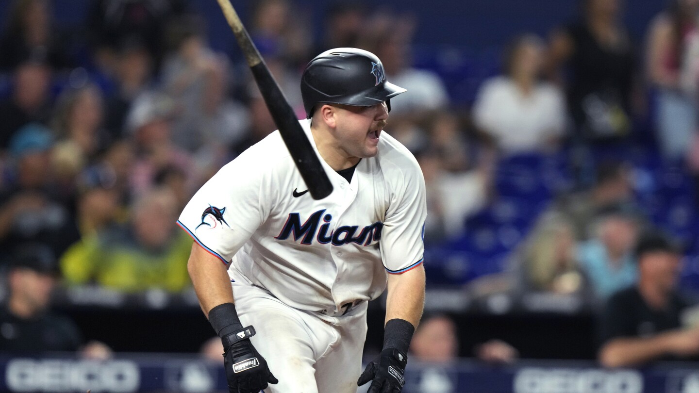 José Fernández Mourned in Miami as Marlins and Mets Try to Play