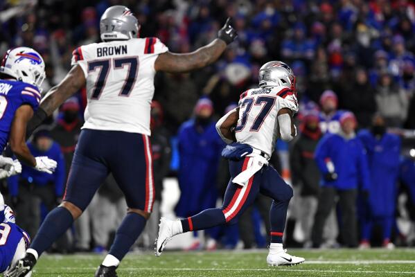 Patriots out-run Bills in 14-10 win in blustery conditions