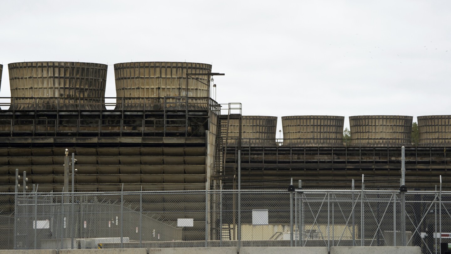 Xcel Energy е глобена с 14 000 долара след изтичане на радиоактивен тритий от нейния завод в Монтичело в Минесота