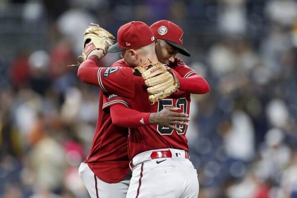 Rodriguez's 17-hit deluge helps put the plucky Mariners back in the AL  playoff race