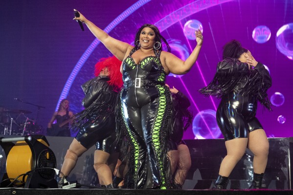 Multiple #Grammy-winning American rapper #Lizzo (@lizzobeeating) just  performed at the annual Governor's Ball music festival in New York