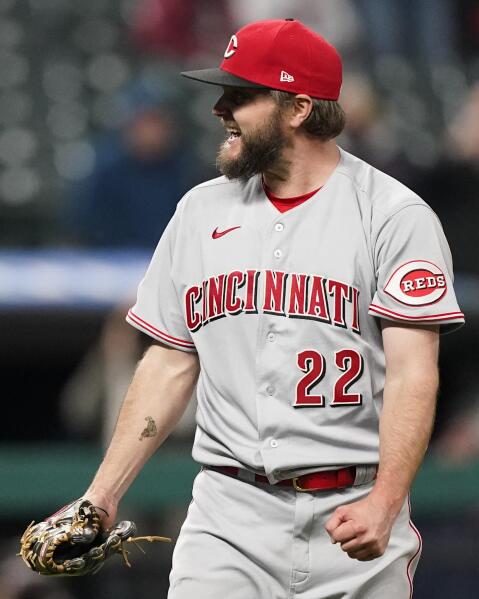 Reds' Miley pitches season's 4th no-hitter against Indians