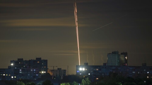 ウクライナ戦争 Russian rockets are launched against Ukraine from Russia's Belgorod region, seen from Kharkiv, Ukraine, Sunday, July 16, 2023. (AP Photo/Vadim Belikov)