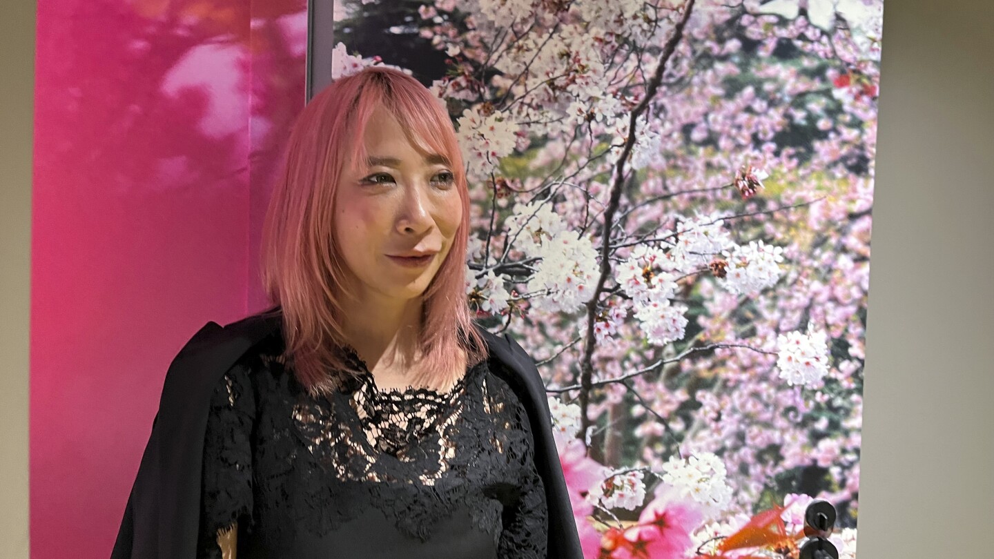 ТОКИО AP — Цветя цъфтящи като розов шифон пищни горски