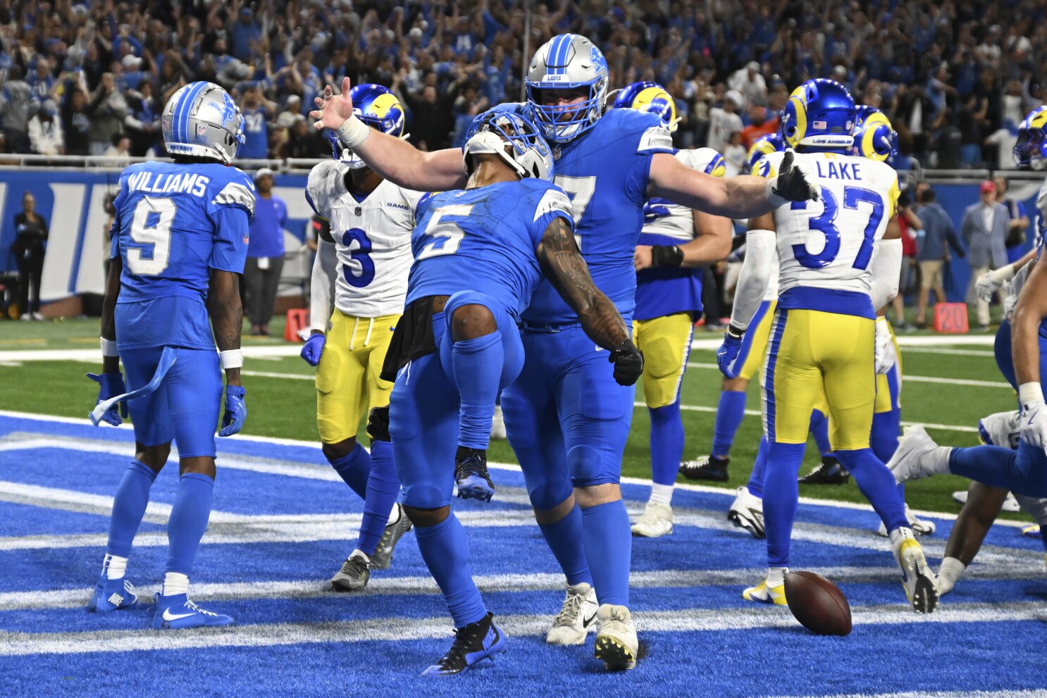 Montgomery's 1-yard touchdown run in OT lifts Lions to 26-20 win over Rams