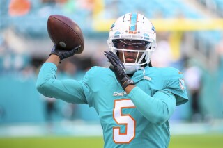 Miami Dolphins play New York Jets in NFL game