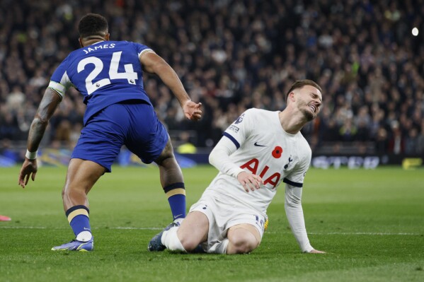 9-man Tottenham beaten by Chelsea in chaotic match and loses EPL's last  undefeated record