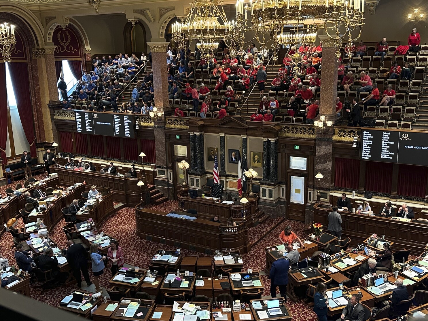 Iowa governor vetoes new regulations for carbon capture pipeline