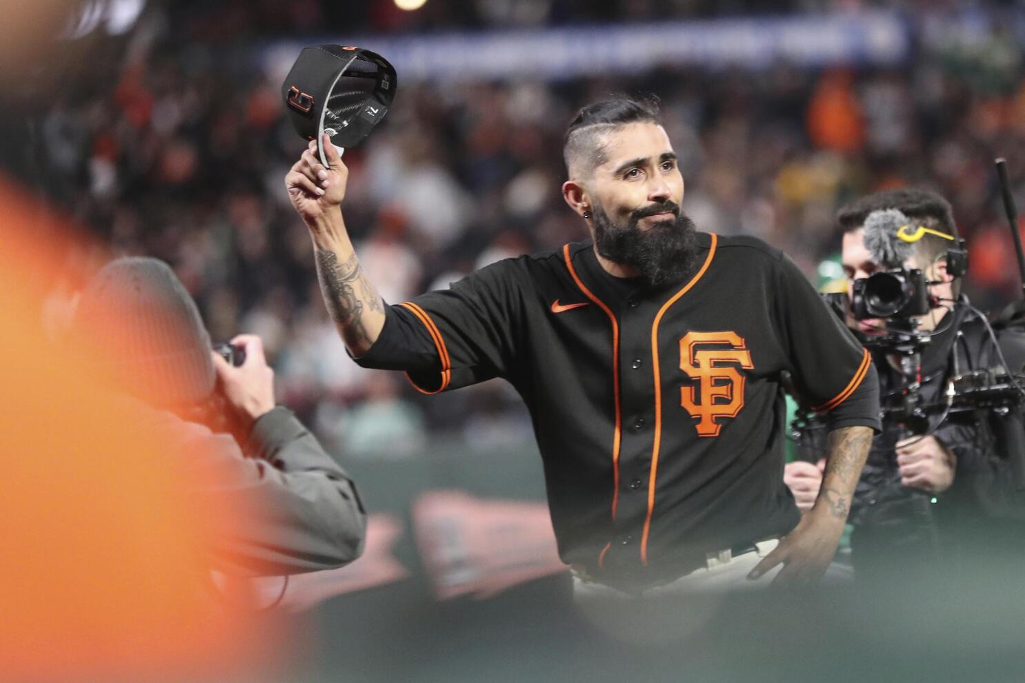 Sergio Romo retires as Giant after pitching one final time