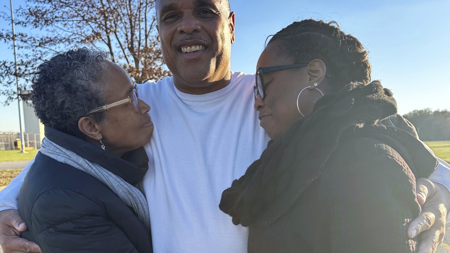 Judge vacates murder conviction of Chicago man wrongfully imprisoned for 35 years