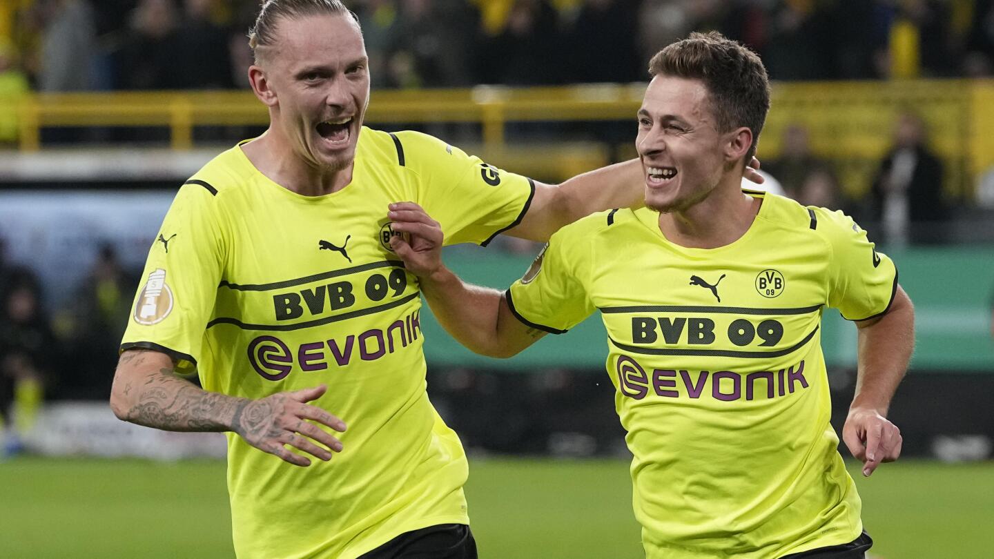 Dortmund begins season, beats 1860 Munich in German Cup, Article