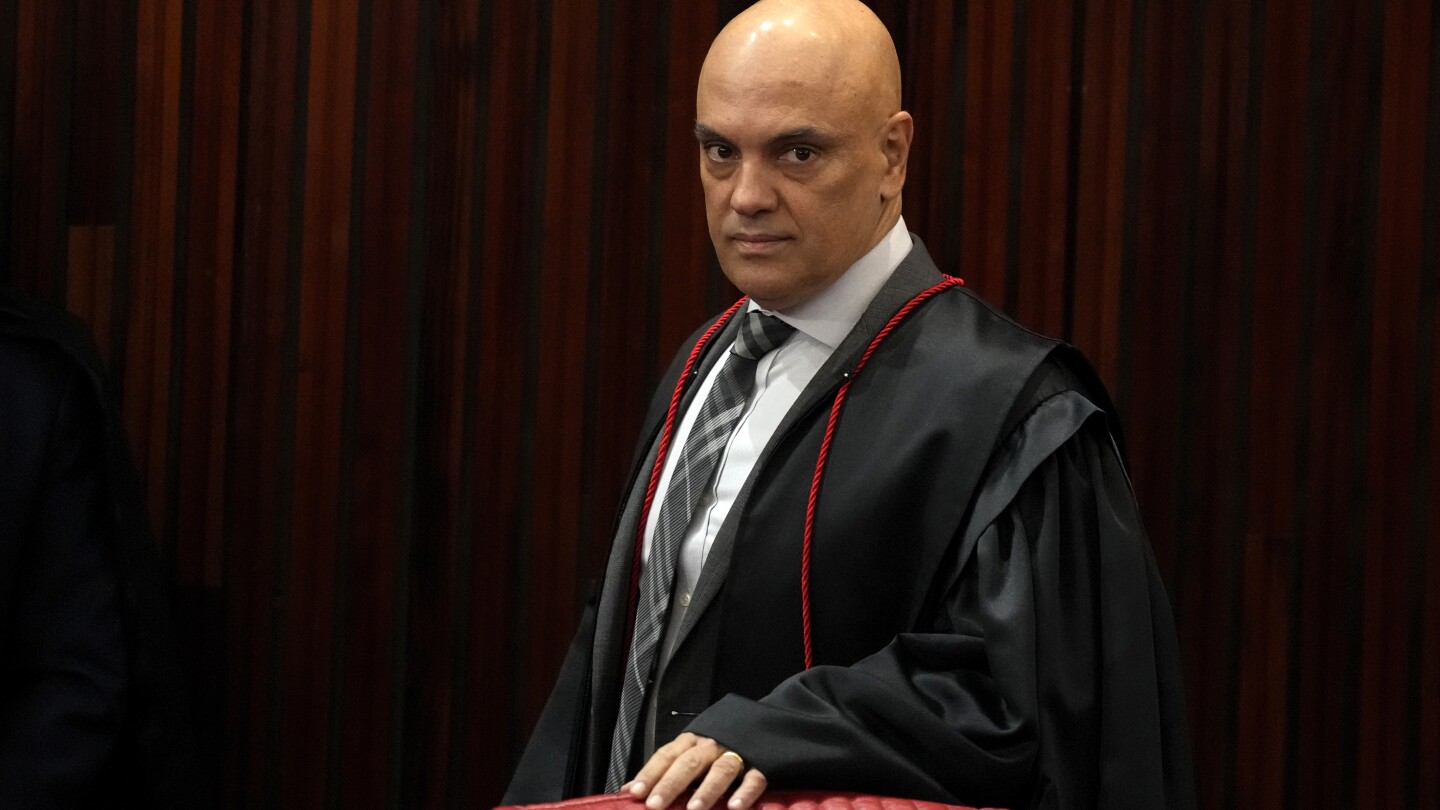 FILE - Brazilian Supreme Court Chief Justice Alexandre de Moraes arrives for a court hearing, in Brasilia, Brazil, June 22, 2023. (AP Photo/Eraldo Per