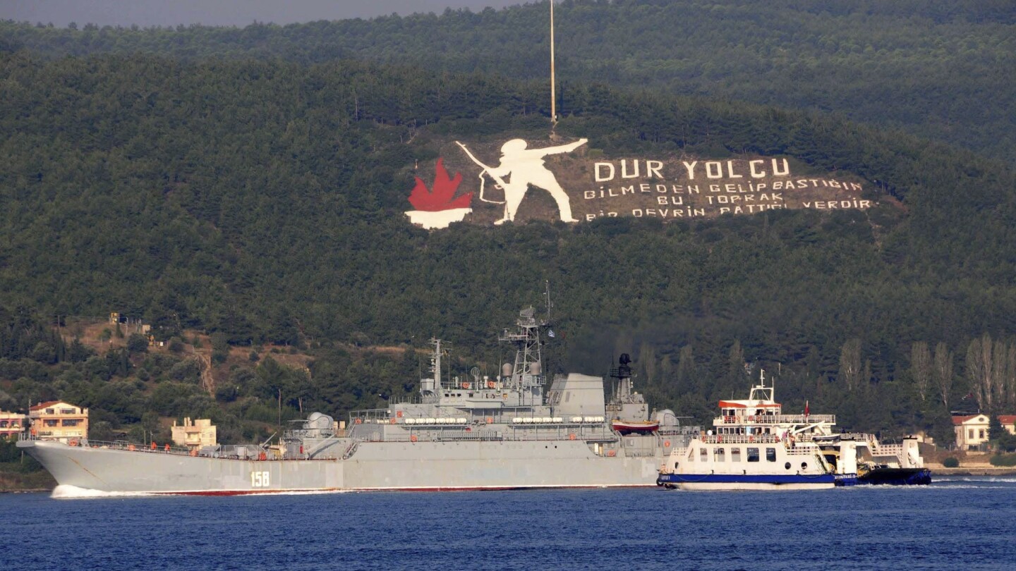 Украйна твърди, че е потопила друг руски военен кораб в Черно море с помощта на високотехнологични морски дронове
