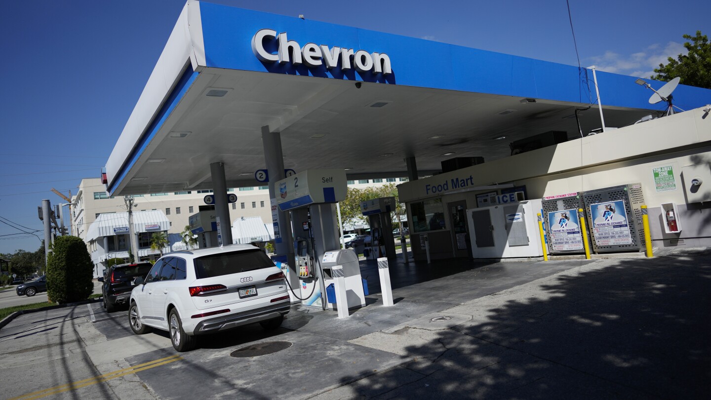 ВАШИНГТОН АП — Федералната търговска комисия разследва придобиването на Chevron