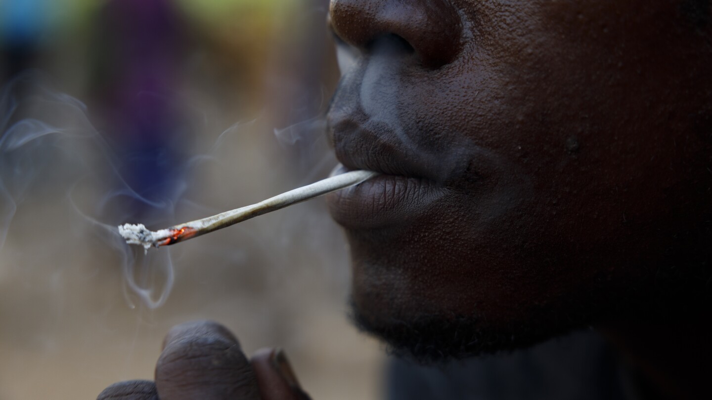 Силно мощни опиоиди се появяват при употребяващи наркотици в Африка за първи път, се казва в доклада