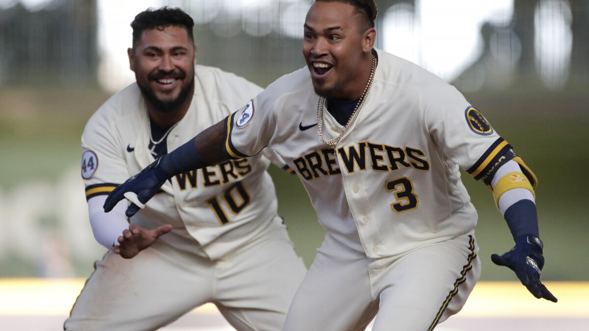 Braves acquire infielder Arcia from Brewers for 2 pitchers - The San Diego  Union-Tribune