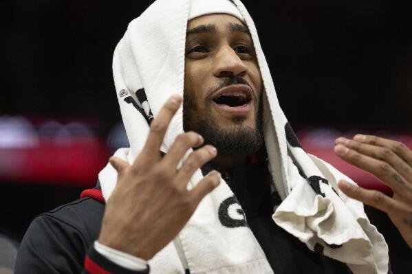 Portland Trail Blazers guard Gary Payton II wears a towel over his head during the second half of an NBA basketball game against the Chicago Bulls, Saturday, Feb. 4, 2023, in Chicago. (AP Photo/Erin Hooley)