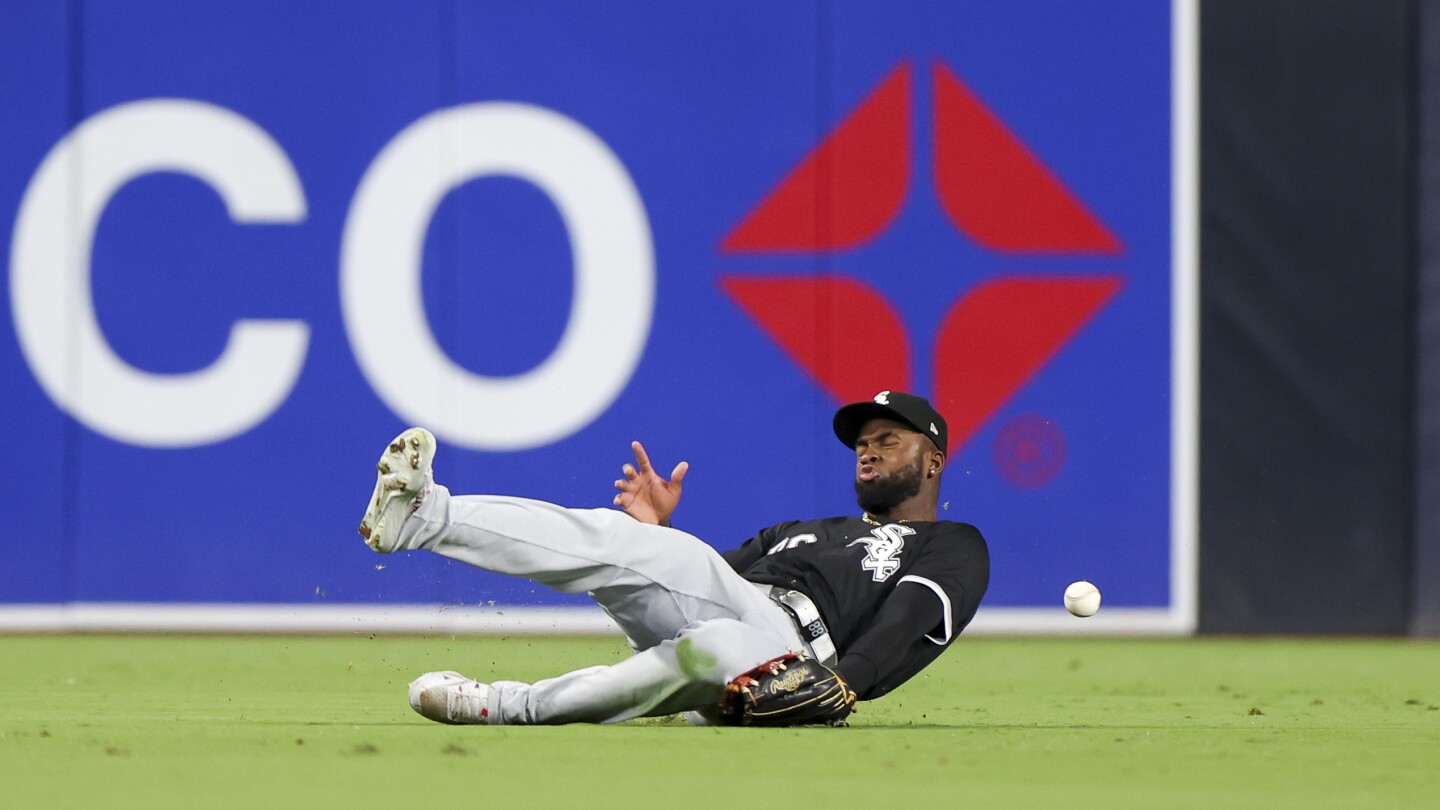 White Sox lose 119th game and set AL record, Padres win 6-2 thanks to 3 home runs