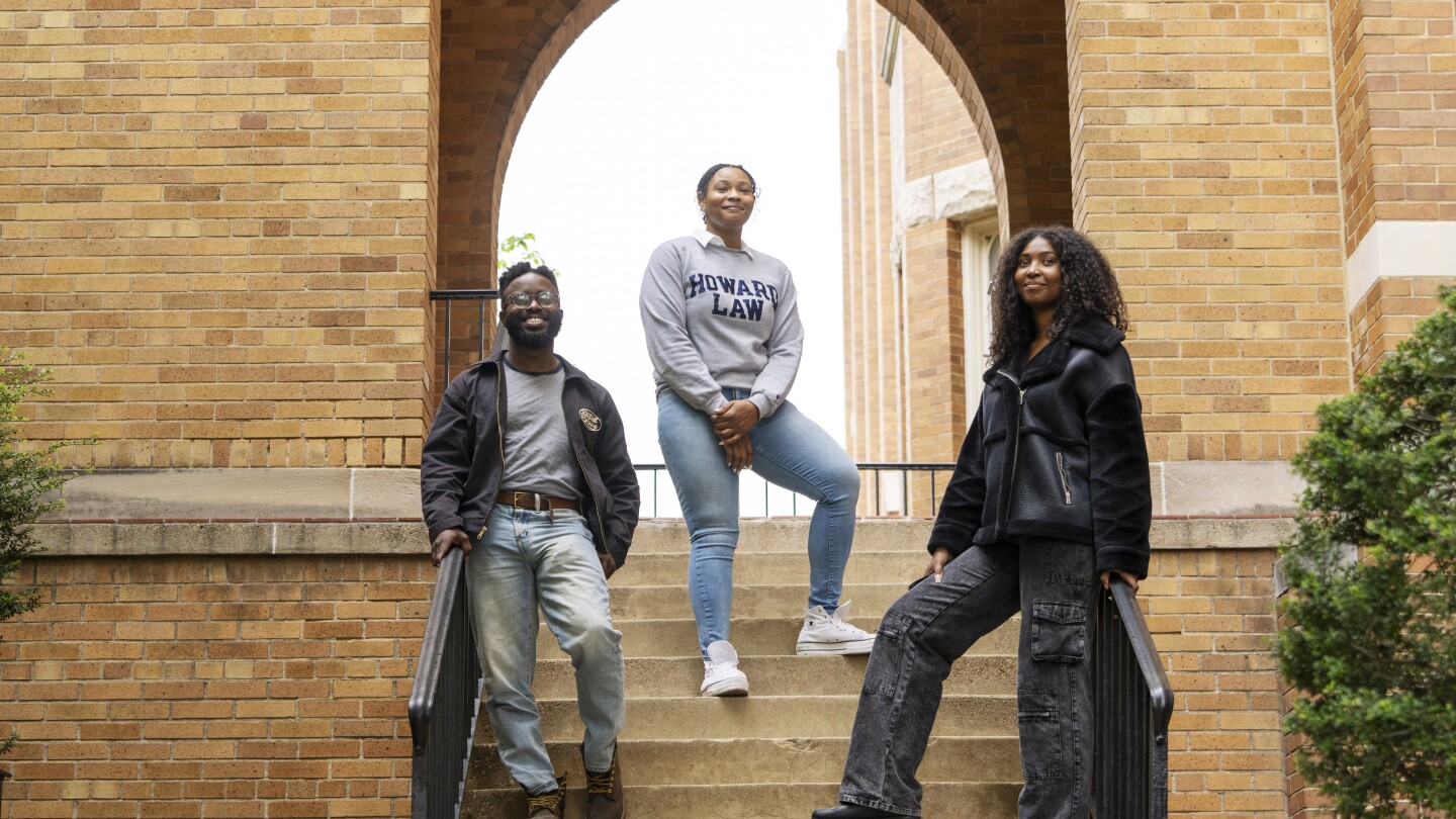 ВАШИНГТОН AP — Млади чернокожи адвокати и студенти по право