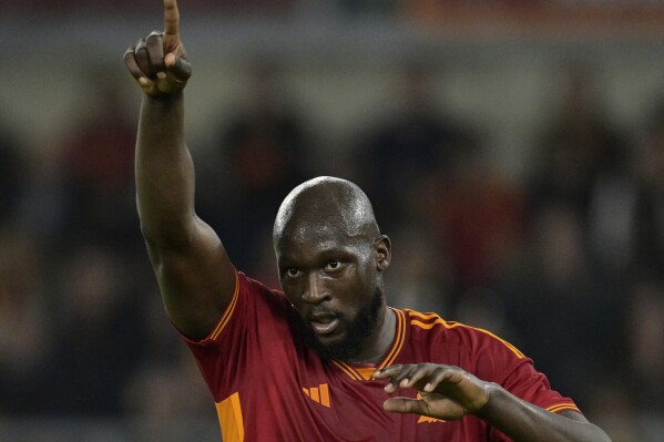 Roma's Romelu Lukaku gestures, during the Italian Serie A soccer match between AS Roma and US Lecce, at Stadio Olimpico, in Rome, Sunday, Nov. 5, 2023. (Alfredo Falcone/LaPresse via AP)