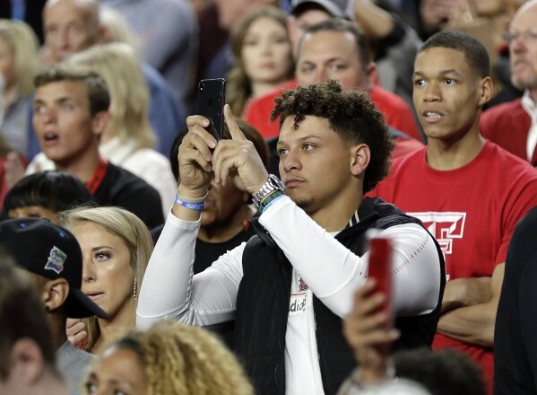 Kansas State runs Patrick-Mahomes inspired in-bounds play in NCAA tournament