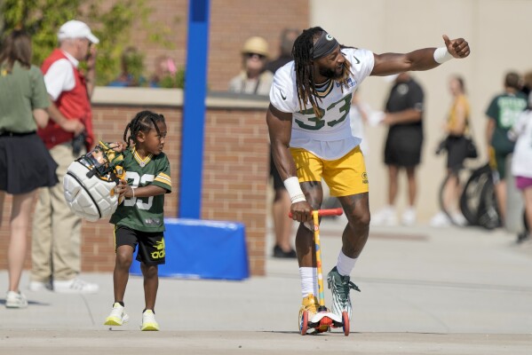 Aaron Jones leads the NFL with 8️⃣ - Green Bay Packers