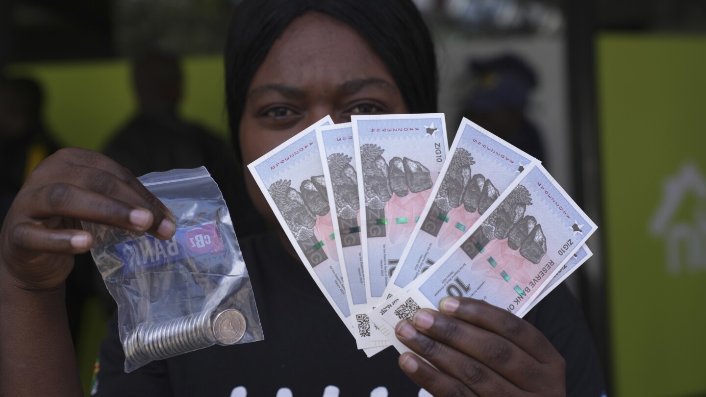 ХАРАРЕ, Зимбабве (AP) — Навън със зимбабвийския долар, навътре с