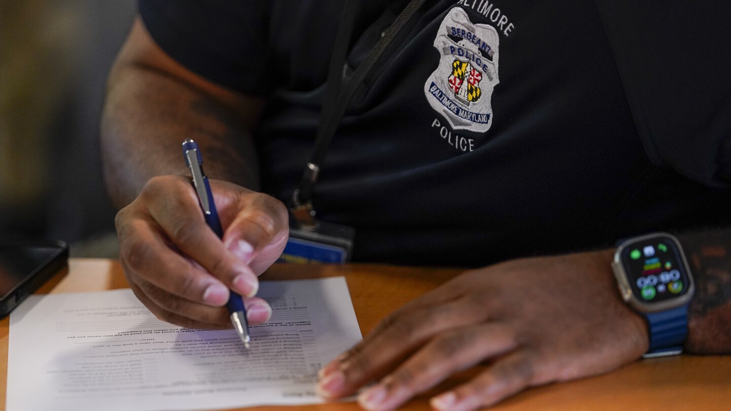Новият подход на Балтимор към полицейското обучение разглежда ефектите от травмата, значението на емпатията