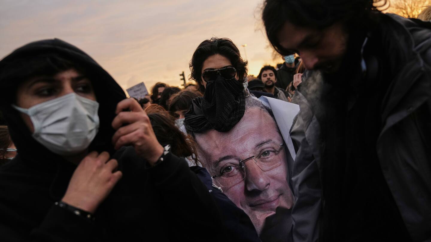 Facing a government crackdown on dissent, Turkey's protesters put aside their differences