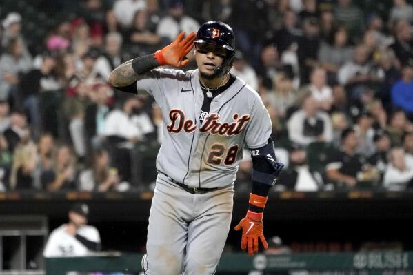 Baez plays hero in Tigers' win over White Sox