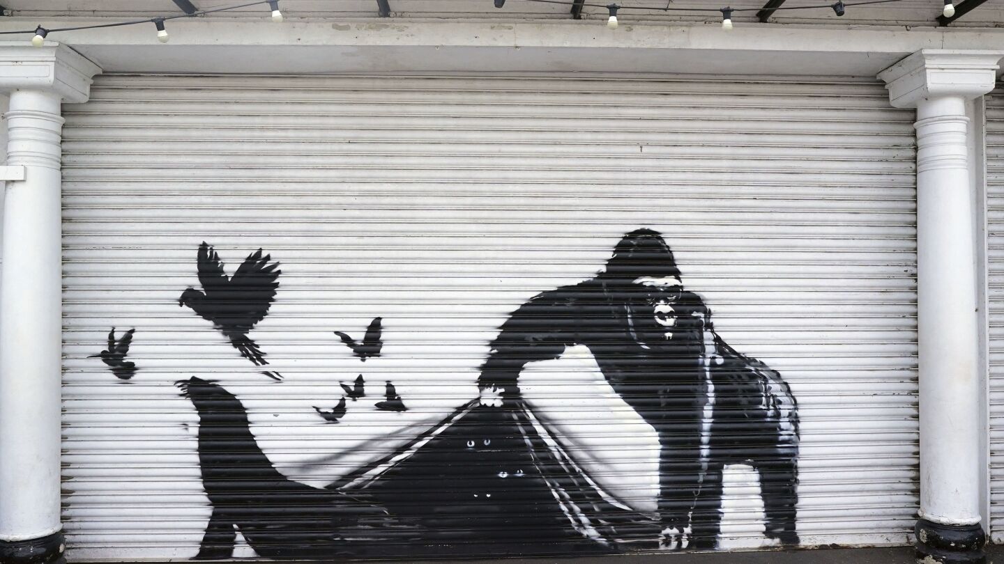 La fresque murale du zoo de Londres de Banksy offre un indice sur les raisons pour lesquelles des animaux sauvages sont apparus partout dans la ville