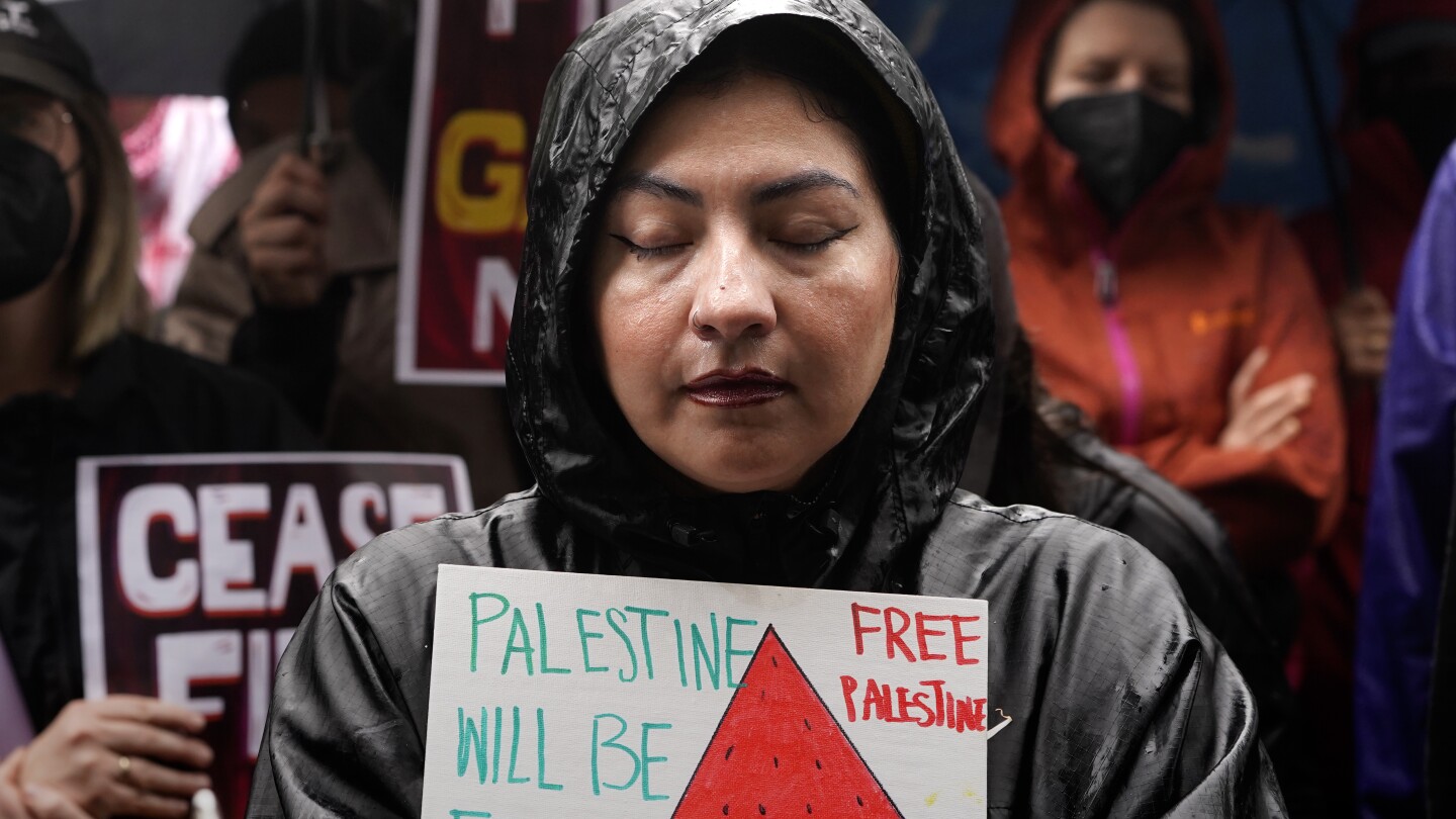 Как изображенията на диня, символ на солидарност с палестинците, се разпространяват по планетата
