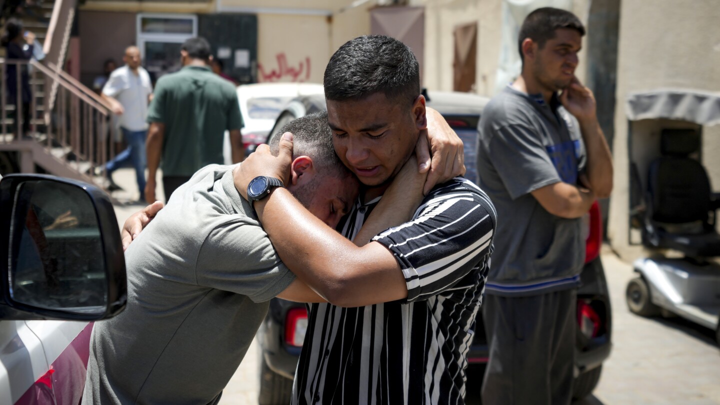 Guerra Israel-Hamas: ataques aéreos israelenses matam pelo menos 25 pessoas no sul de Gaza