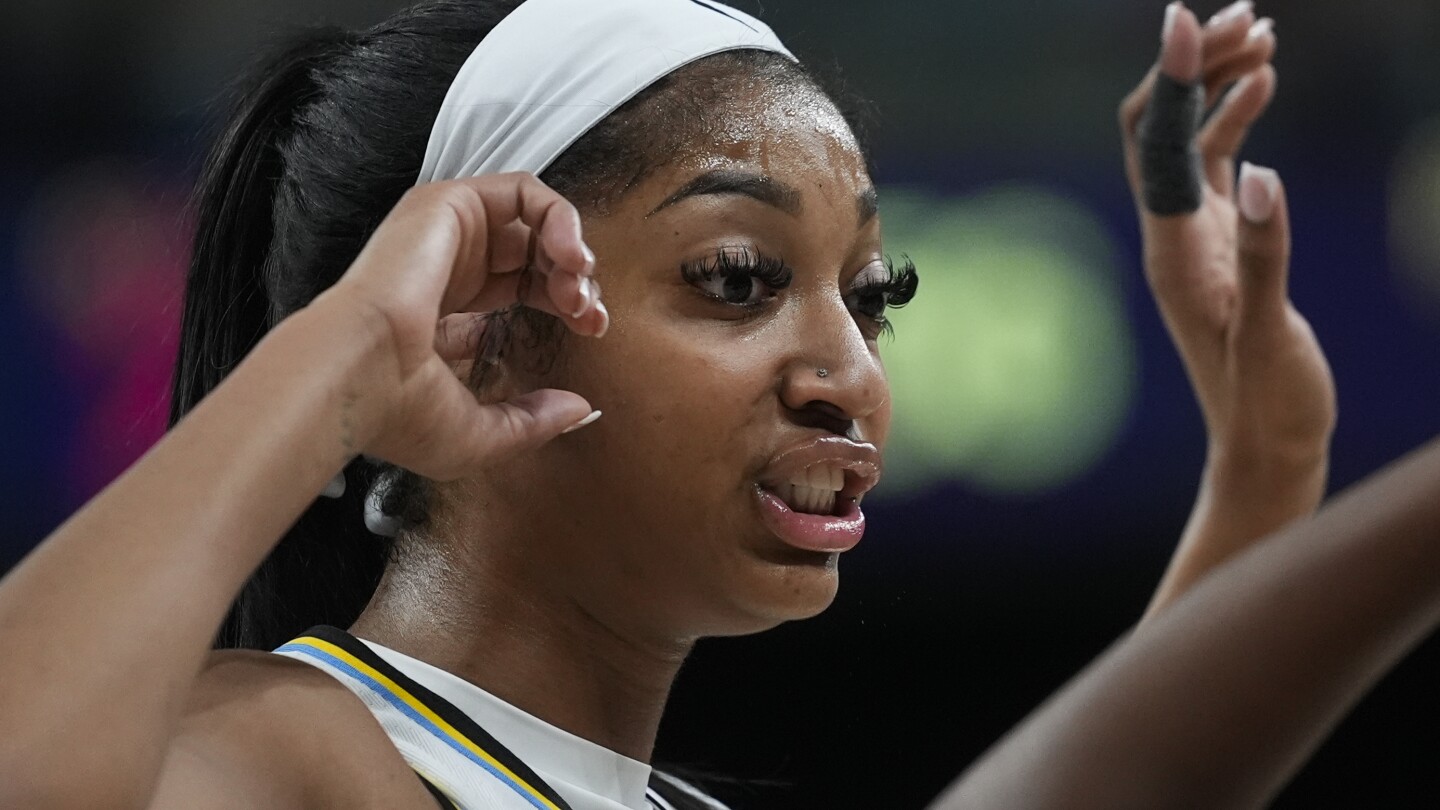 Чикаго Скай приема своя дял от прожекторите на WNBA зад общителния новобранец Ейнджъл Рийс