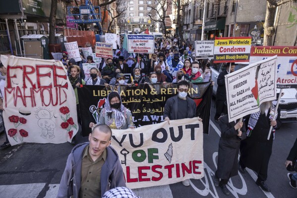 Protesters demonstrate in support of Palestinian activist Mahmoud Khalil at Washington Square Park, Tuesday, March 11, 2025, in New York. (AP Photo/Yuki Iwamura)