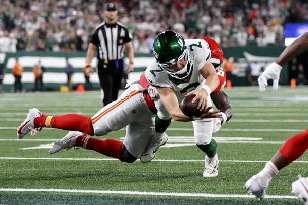 Jets' Zach Wilson is trying to block out the criticism, but knows he needs  to improve quickly