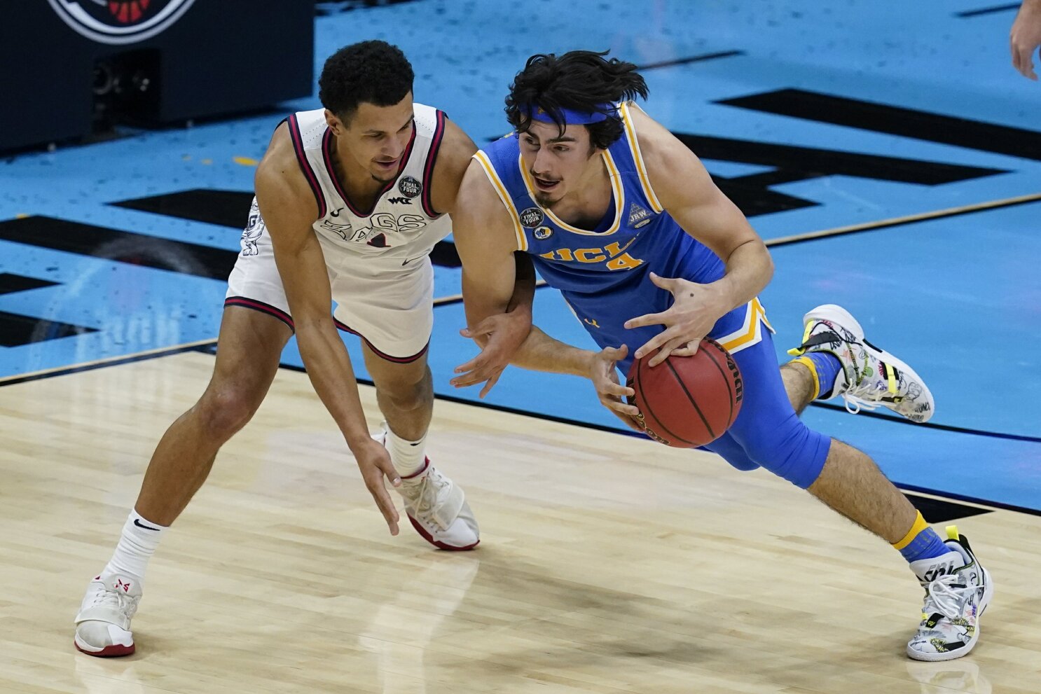 UCLA's Johnny Juzang reunited with brother at Final Four