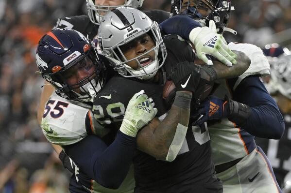 Las Vegas Raiders running back Josh Jacobs (28) gains yards on a