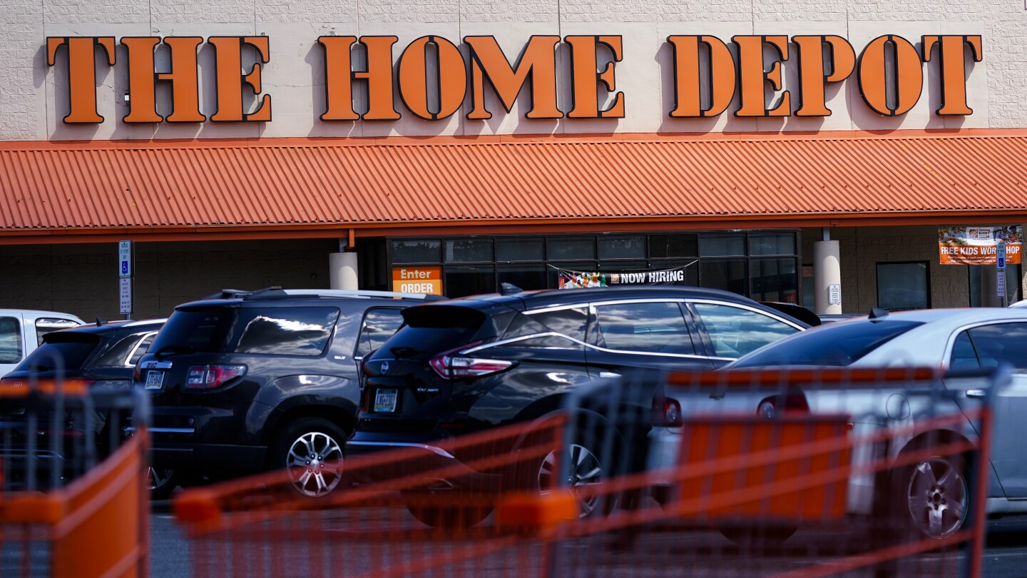 Продажбите на Home Depot продължиха да намаляват през четвъртото тримесечие