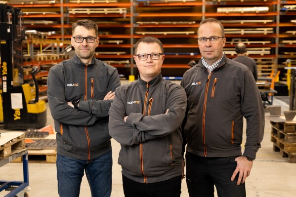 “Nordlift’s lifting equipment is heavily exported to the Nordic countries and Central Europe, which means that they will expand Veslatec’s business on an international scale,” say Veslatec’s Chief Development Officer Aki Norrbacka (left), Sales Director Jani Poikkimäki (center) and Chief Executive Officer Tom Bergström. (Photo: Markus Loppi/Herea Ltd)