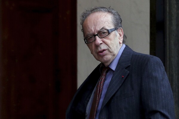 FILE - Albanian novelist Ismail Kadare arrives at the Elysee Palace to receive the France's Legion d'Honneur medal by French President Francois Hollande, in Paris, on May 30, 2016. Kadare was awarded the Grand Officer of the Legion of Honor title by French President Emmanuel Macron on Monday Oct. 16, 2023. (AP Photo/Thibault Camus, File)