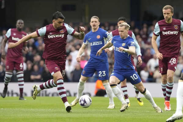 West Ham's Lucas Paqueta, left, challenges for the ball with Chelsea's Mykhailo Mudryk during the English Premier League soccer match between Chelsea and West Ham United at Stamford Bridge stadium in London, England, Sunday, May 5, 2024. (AP Photo/Frank Augstein)