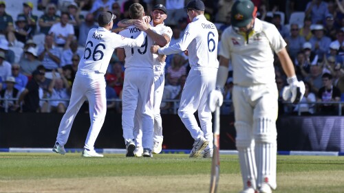 England's Chris Woakes, second left, celebrates with teammates after the dismissal of Australia's Usman Khawaja during the second day of the third Ashes Test match between England and Australia at Headingley, Leeds, England, Friday, July 7, 2023. (AP Photo/Rui Vieira)