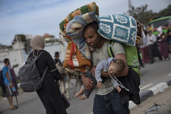 Palestinians flee to the southern Gaza Strip on Salah al-Din Street in Bureij, Gaza Strip, Saturday, Nov. 11, 2023. (AP Photo/Fatima Shbair)